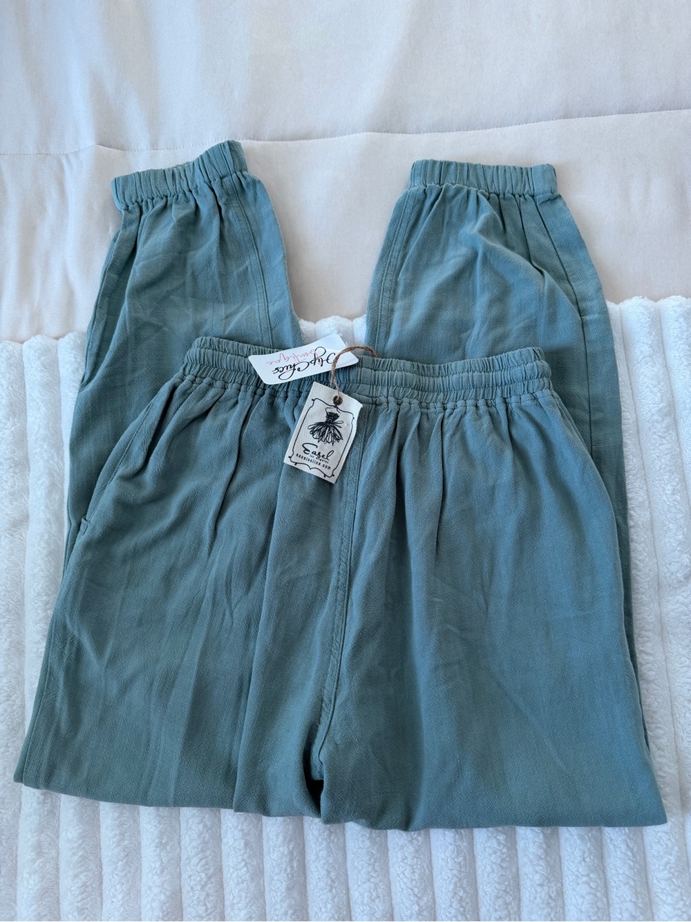 NWT easel jules joggers dusty sage - Picture 7 of 8